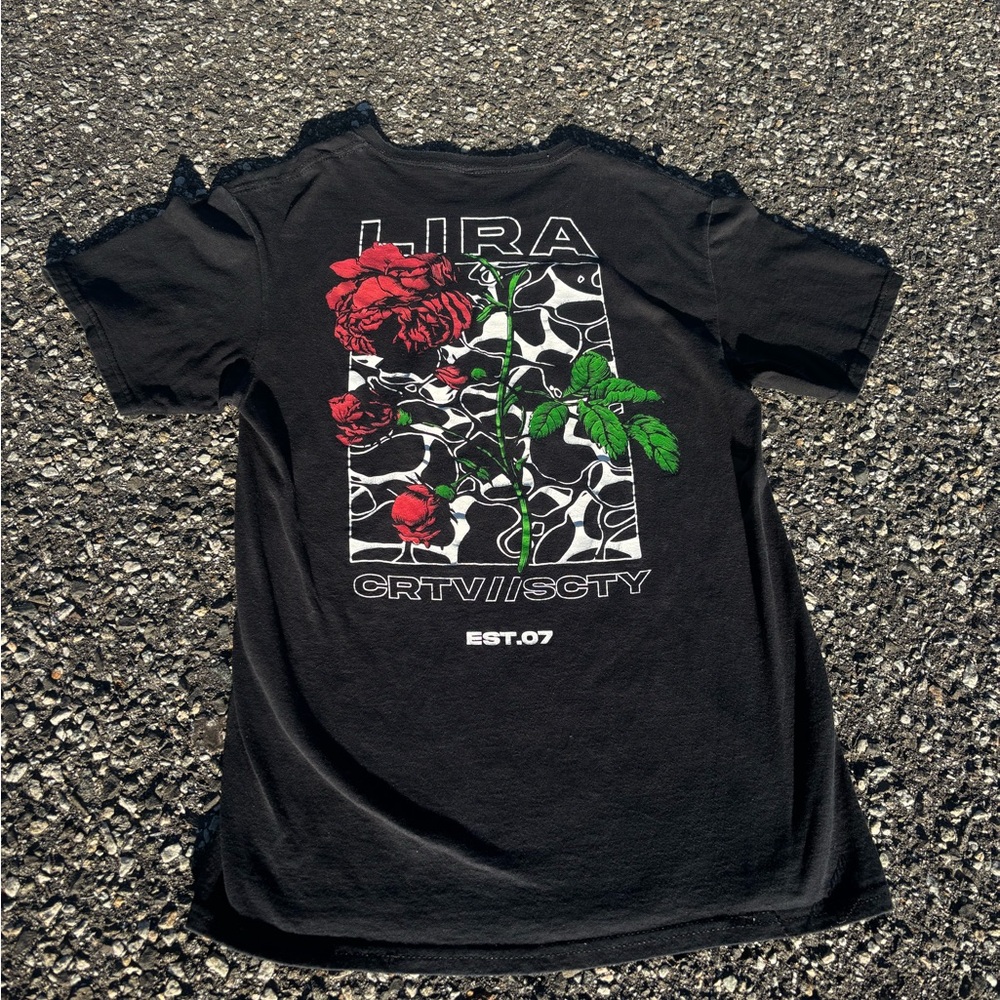 Black Lira red rose graphic Tee
